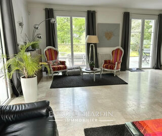  Propri�t�/ch�teau � vendre 10 pi�ces 270 m�