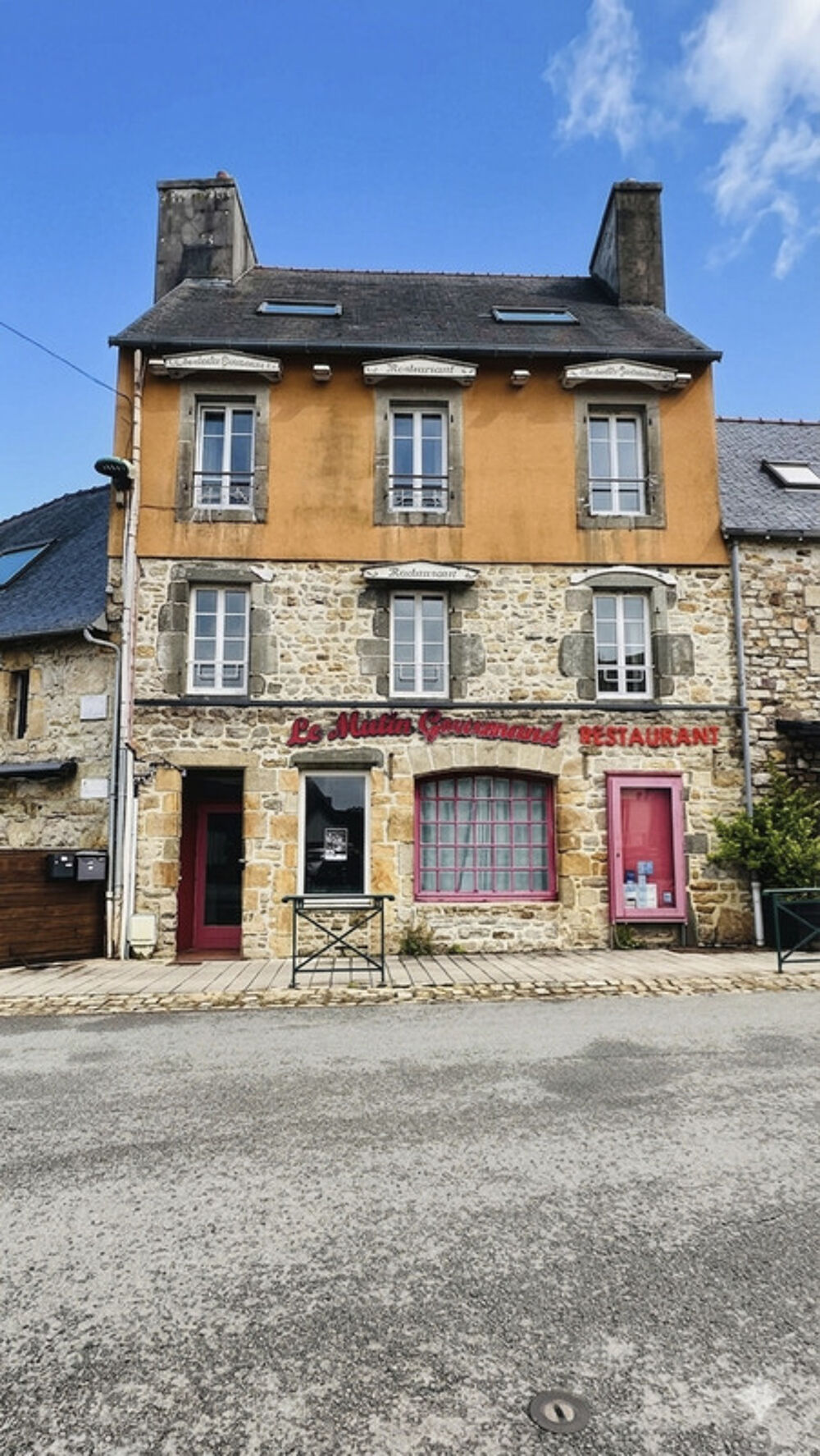 Vente Immeuble Opportunité Rare au Cœur de Crozon : Murs Commerciaux et Habitation à Fort Potentiel Crozon