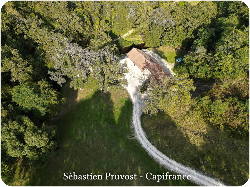 Vente Propriété/Château Dordogne (24) Propriété P7 proche de SAINT MARTIN DE FRESSENGEAS (24), terrain 36000m2, rivière, 225m2 habitables Saint martin de fressengeas