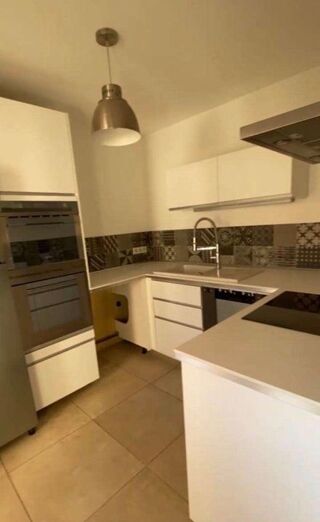  Appartement à louer 3 pièces 84 m²
