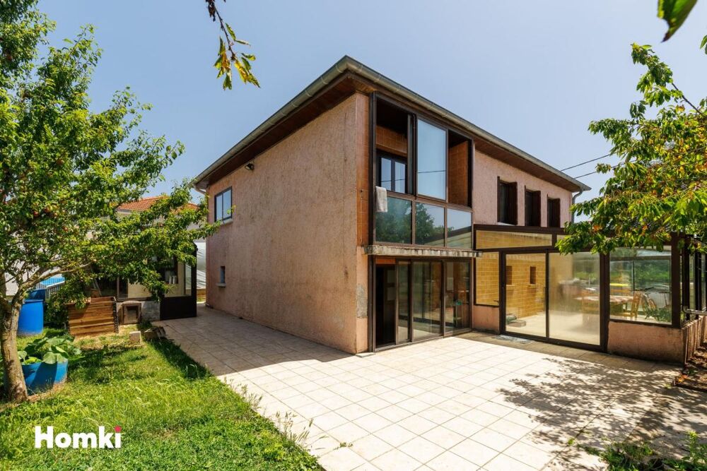 MIONS  Maison familiale de 158 m² avec véranda de 28 m² sur terrain de 777 m²