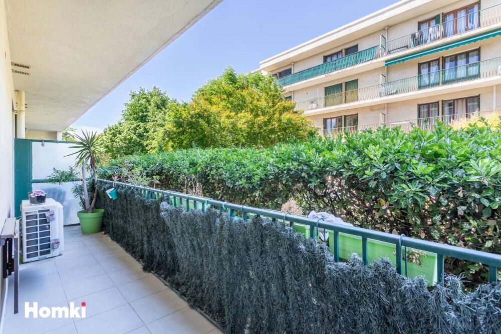 13012 T3 EN RDC de 54 m² A 15 MINUTES A PIED DU METRO DE ST BARNABE