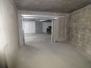  Parking / Garage à louer 23 m²