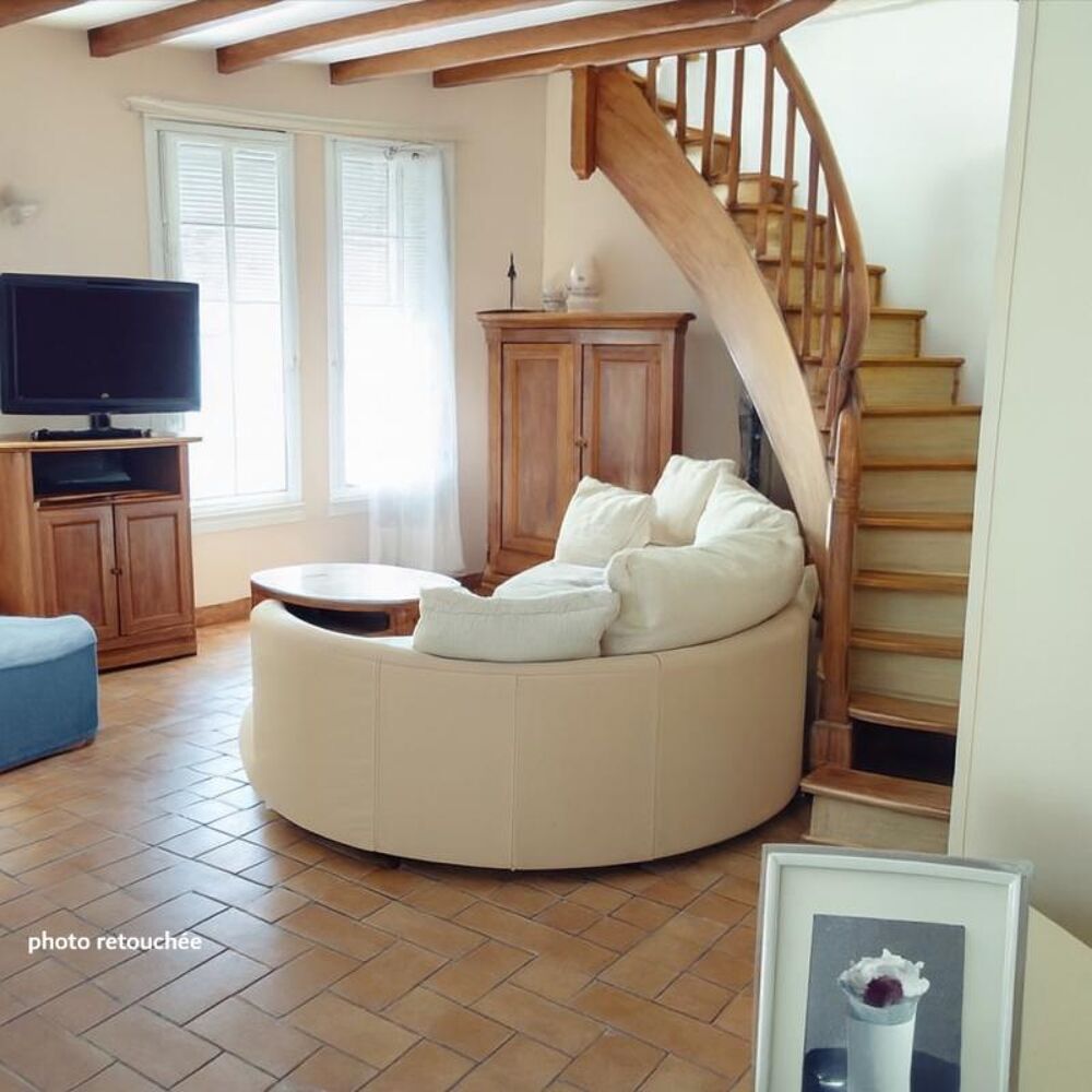 Spacieuse maison de 150m² sur un vaste terrain de 1216 m², idéale pour des projets d'extension 578 000 FAI