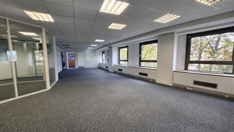 A louer bureaux en bon &eacute;tat &agrave; la fronti&egrave;re entre Courbevoie et La Garenne Colombes 5046 92250 La garenne colombes