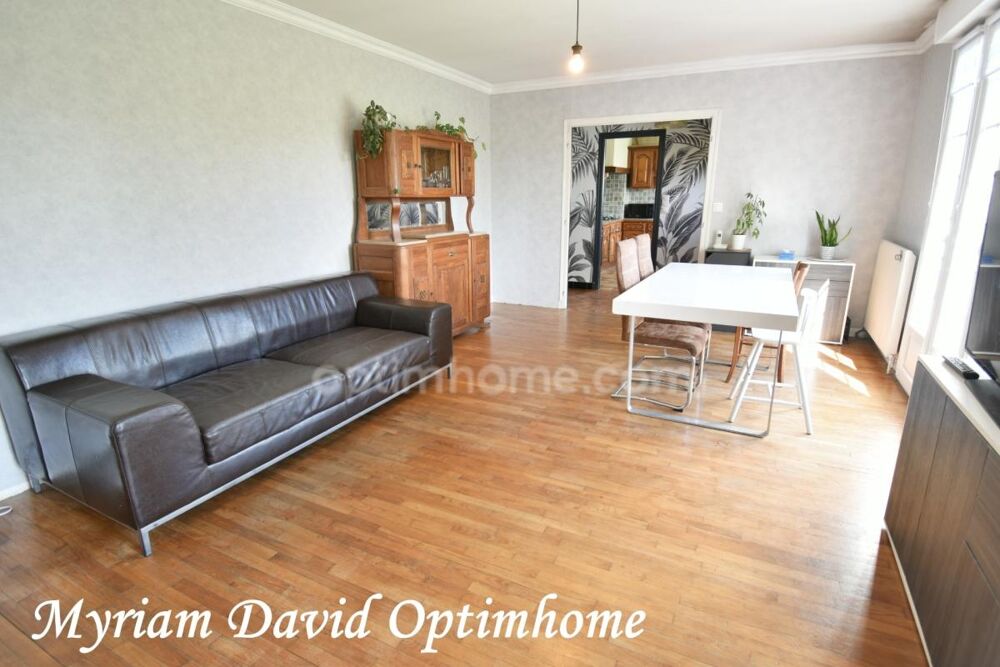Maison familiale à rénover avec vue sur le lac de Glomel  5 chambres  2 000 m² de terrain