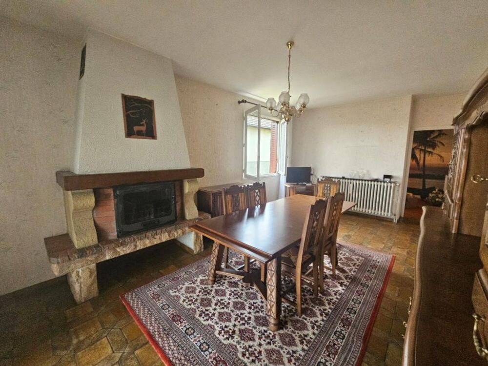 Maison à vendre 4 chambres- 2 garages- terrain 767 m2- LA ROCHE BLANCHE (63670)