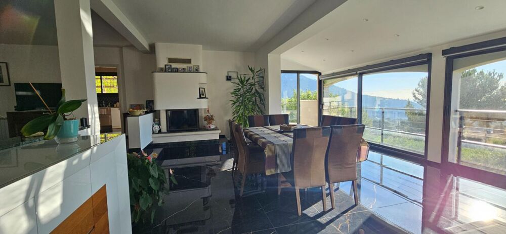 VILLA -TOULON- Les 4 Chemins des Routes
