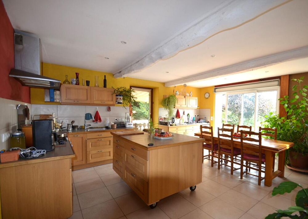 Vente Maison Maison de 220 m2 et dépendance de 180m2 + cave + garage Lentilly