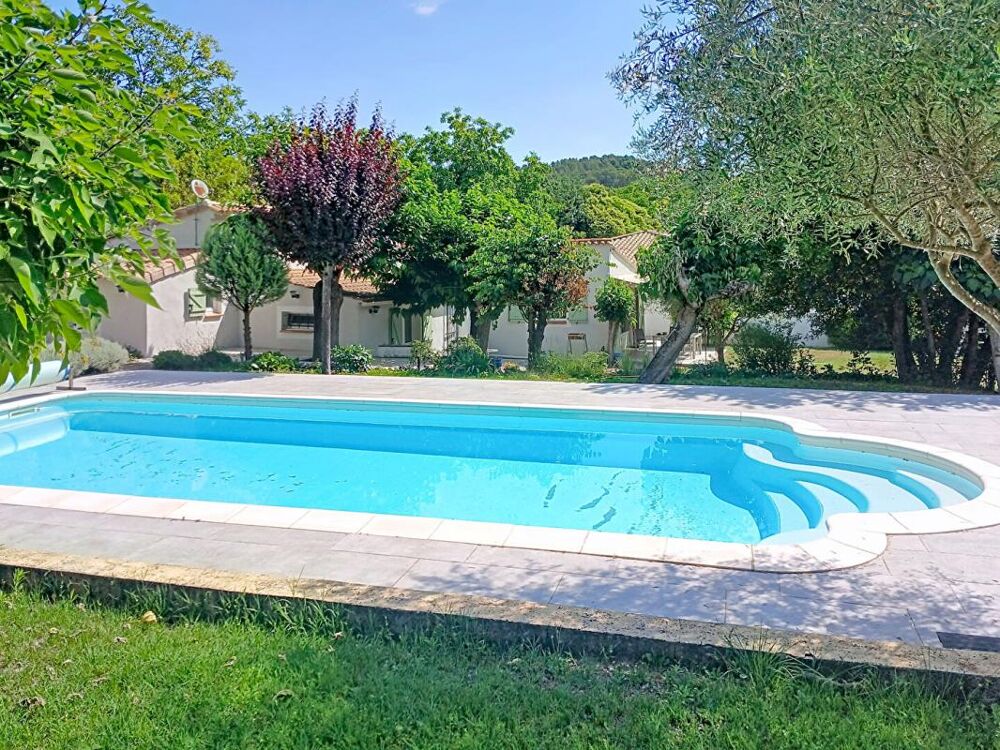 Villa sur 1700m² de terrain avec piscine, appartement et garage - LE VAL