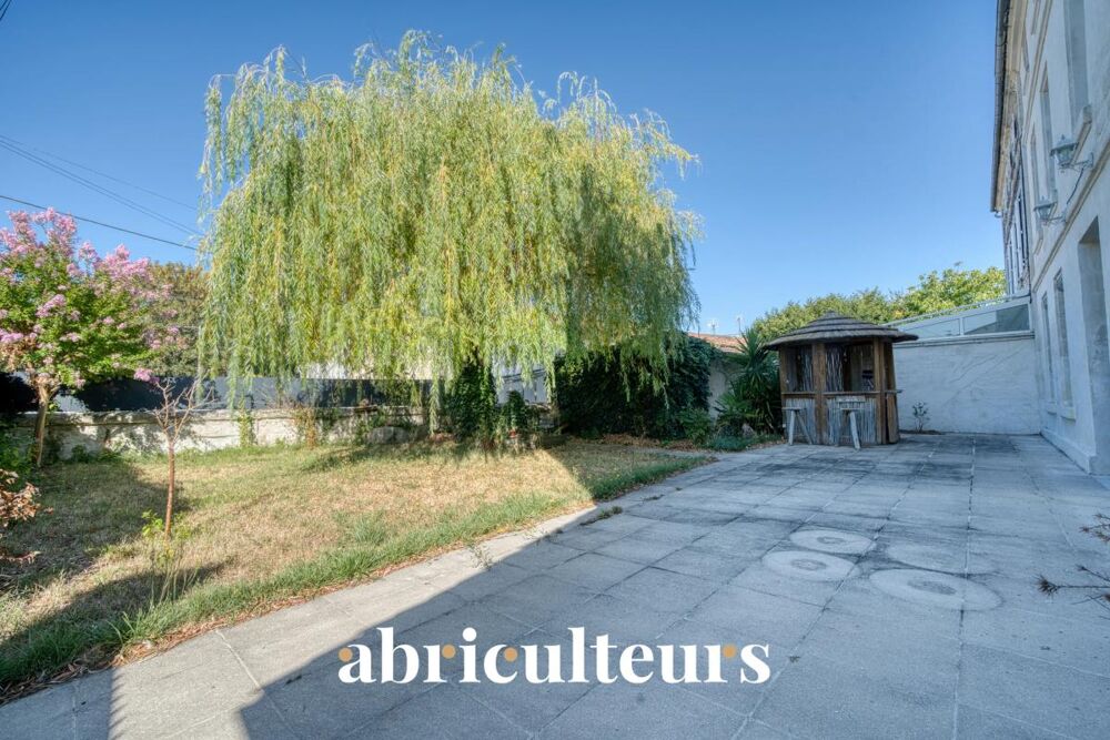 Vente Maison Maison de caractère de 242 m² en vente à Saintes (17100) Saintes