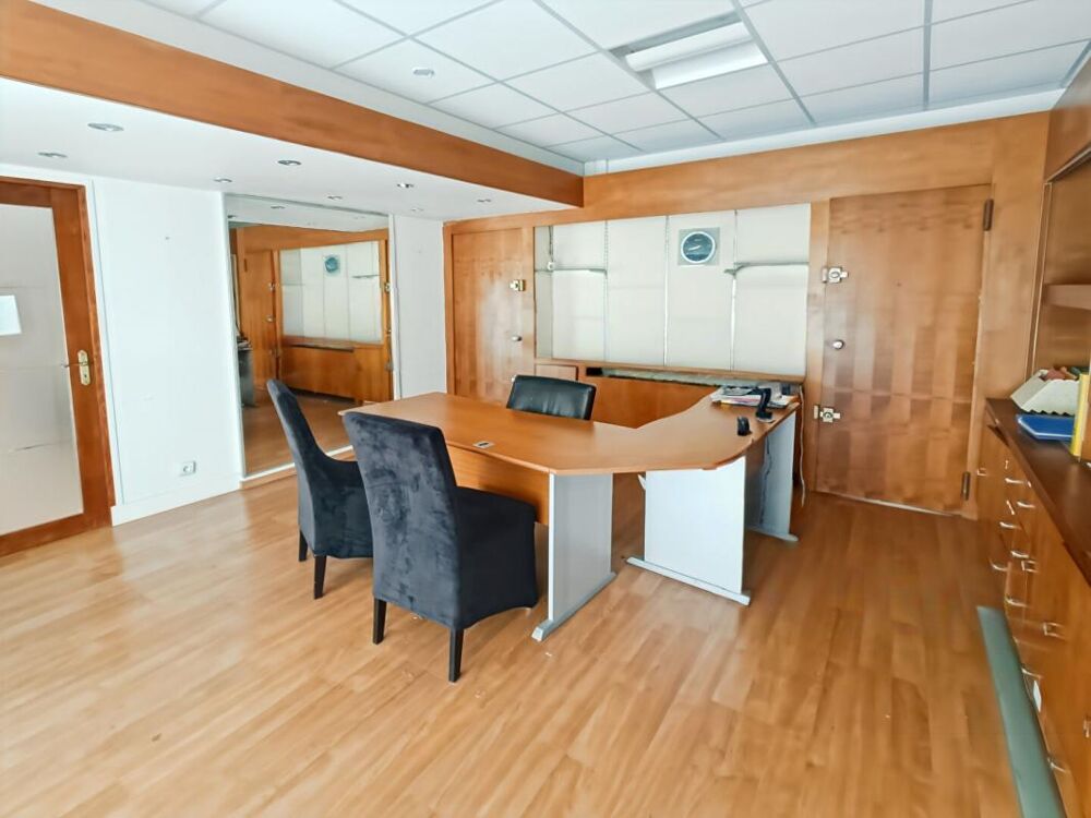 Vente Maison Ensemble Immobilier Local commercial + appartement en duplex, avec courette Etampes
