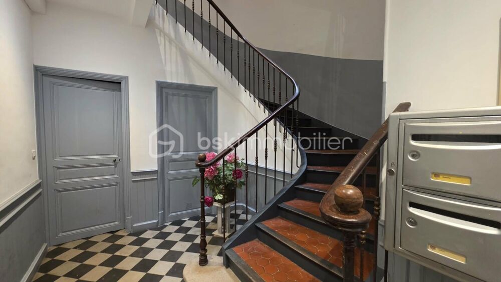 A LES ARCS-SUR-ARGENS (Var) - GRAND T2 49 M² RÉNOVÉ
