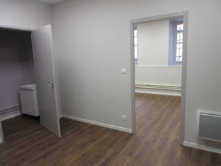   Rodez, local en rez-de-chaussée de 68 m² environ Rodez