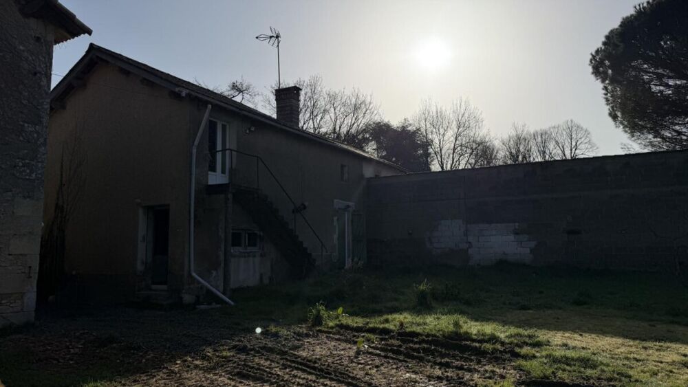 Vente Maison Charmante maison de village au sein d'un domaine avec chatea Saint secondin