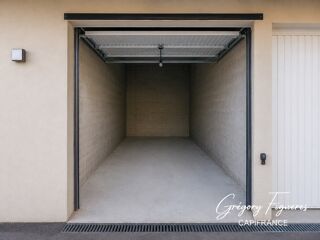  Parking / Garage à louer 1 pièce 10 m²