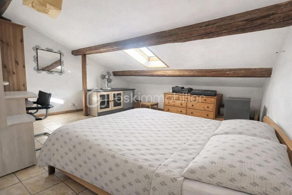 ? Duplex de charme 67 m² Carrez  Dernier étage  Coeur historique dOllioules ?