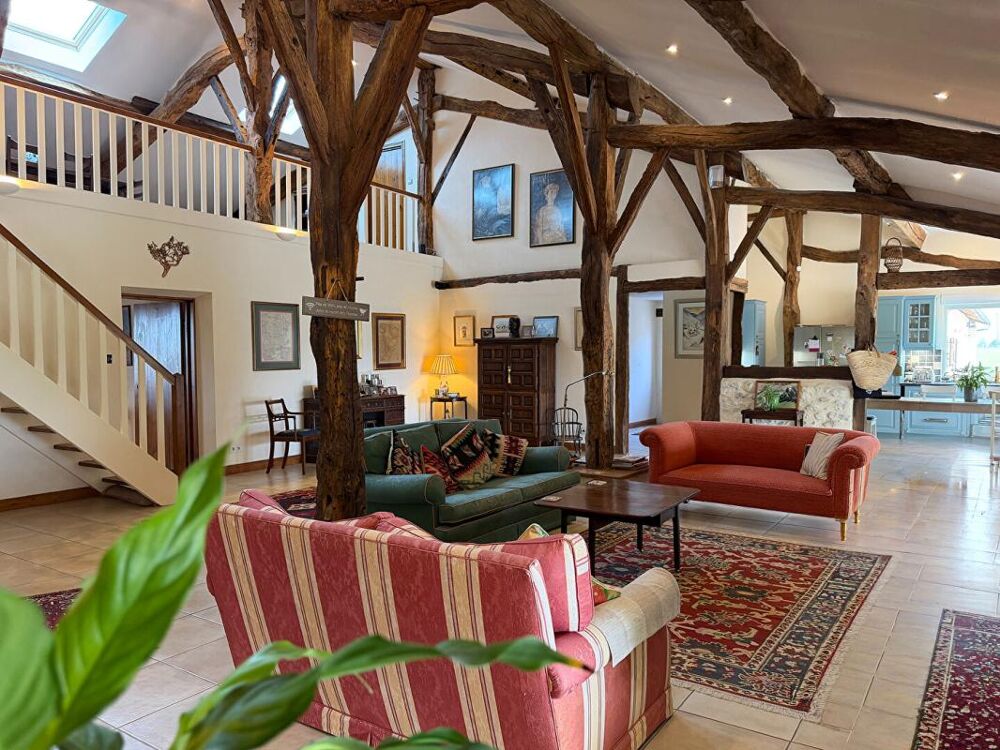 Vente Maison Superbe ferme rénovée avec soin avec piscine, grande grange et vues imprenables Cancon