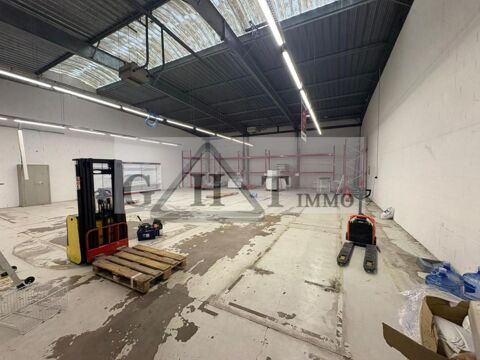 ENTREPOT 464 M&sup2;  A VENDRE – VAUX-LE-P&Eacute;NIL 420000 77000 Vaux le penil