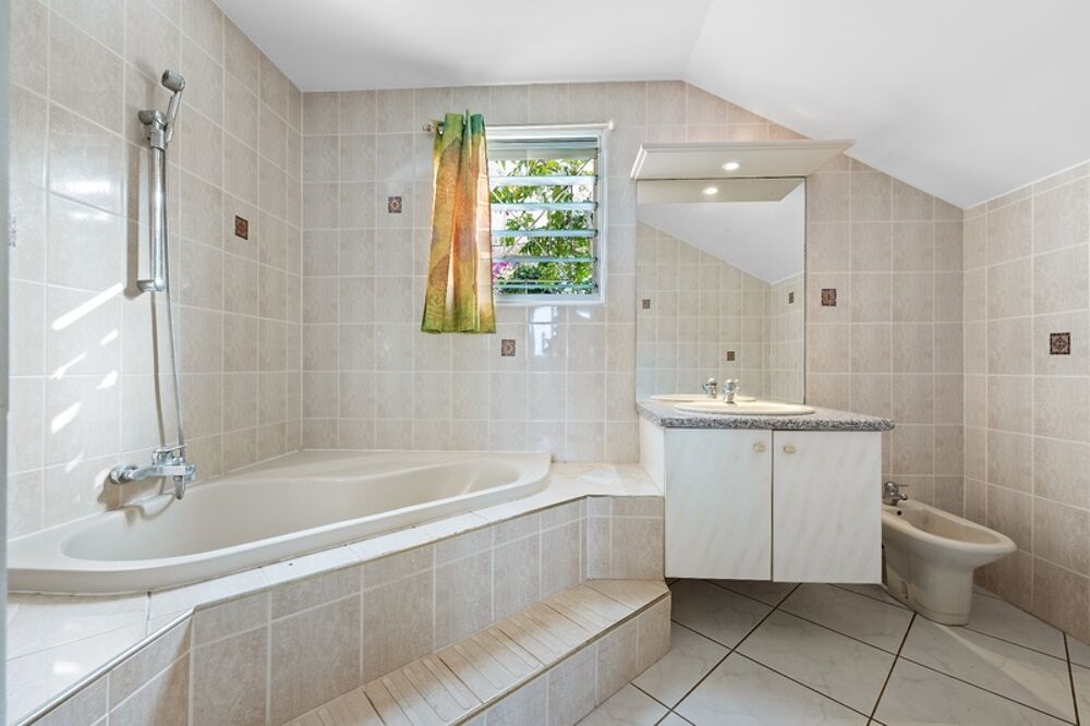 Vente Villa À VENDRE – VILLA D'EXCEPTION AVEC VUE PANORAMIQUE SUR MER ET PORT – SAINT-GILLES LES BAINS Saint gilles les bains