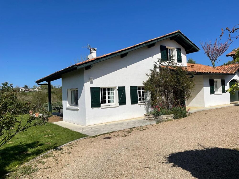 Ustaritz, Propriété familiale avec vue montagnes