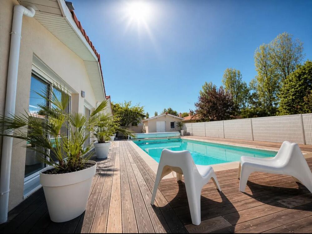 Vente Maison Maison de 7 pièces de 218 m² à Yvrac Yvrac