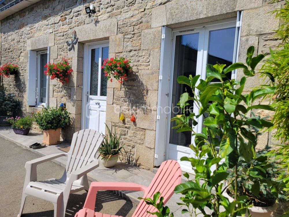 Maison en pierre de caractère avec grand terrain, dépendances et jardin nourricier