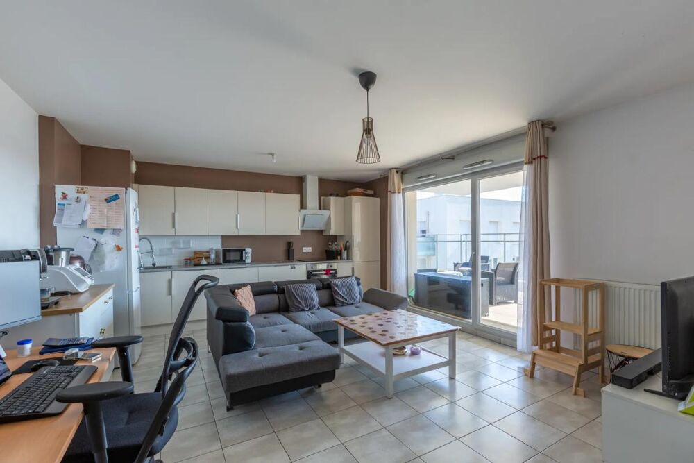 VENDU LOUÉ - 3 pièces de 63 m2, situé à Vaulx-en-Velin