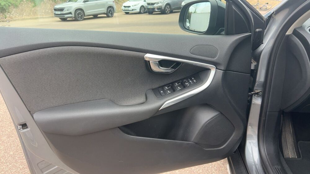 V40 II 1.5 T3 152 Geartronic 6 Signature 2018 occasion 76120 Le Grand Quevilly
