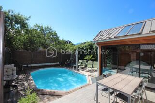  Immeuble à vendre 15 + pièces 572 m²