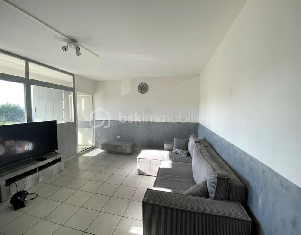 Appartement 3 pièces 61 m², avec balcon et cave--pour investisseur