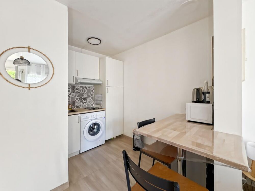 À Vendre  Studio VENDU LOUÉ avec Stationnement dans résidence sécurisée