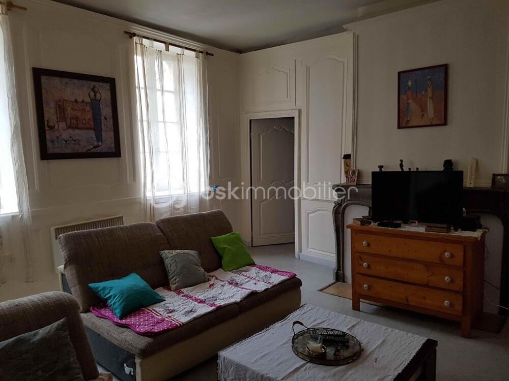 CENTRE VILLE DE VESOUL, GRAND APPARTEMENT T3 DE 85M2 LIBRE, PROCHE TOUT COMMERCES ET PARKING