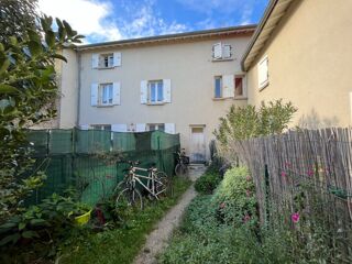  Immeuble  vendre 15 + pices 390 m