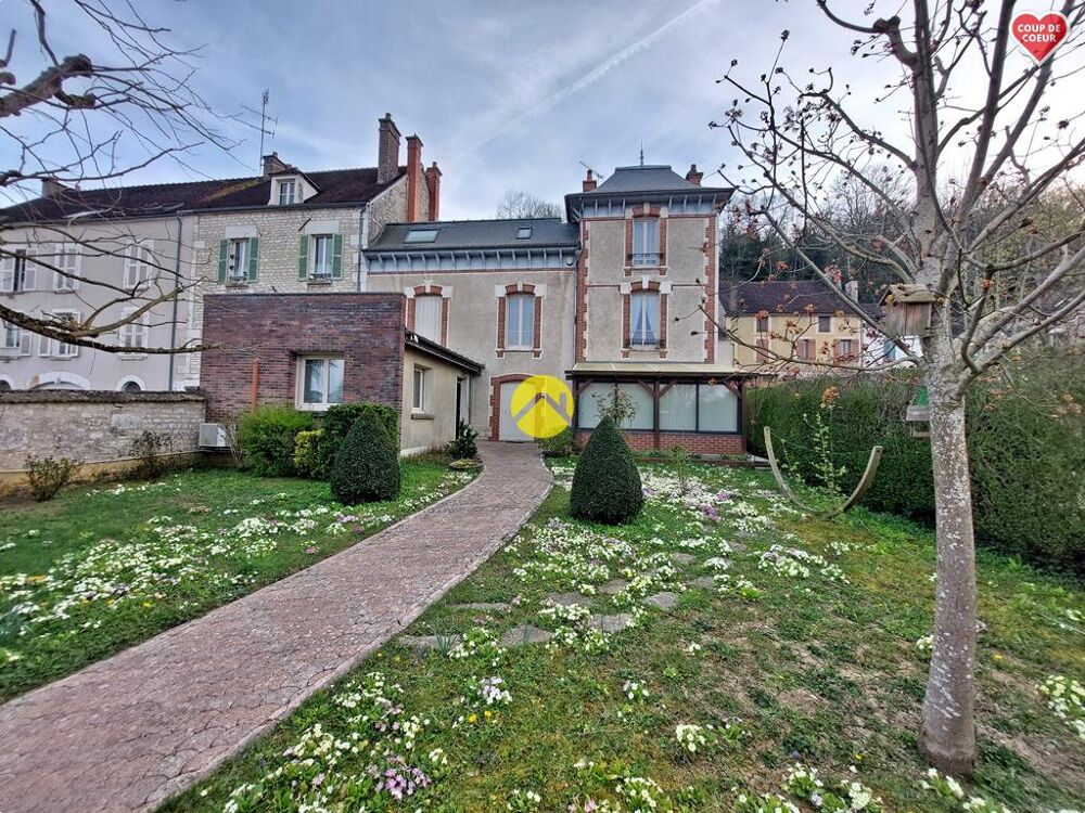 DEMEURE CENTRE VILLE AVEC TERRAIN