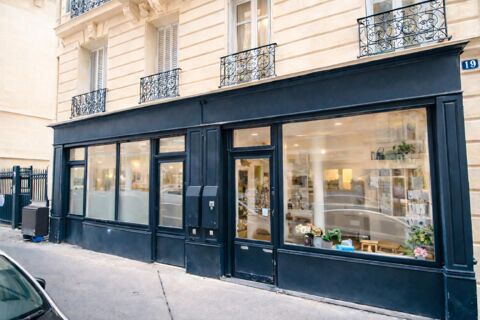 BOUTIQUE LUMINEUSE AVEC GRANDE VITRINE 2067 75018 Paris
