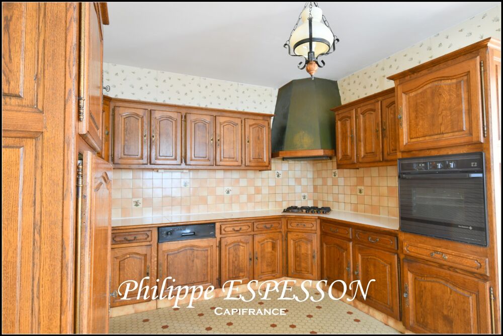 Maison familiale 142 m²  5 chambres  Terrain 2 094 m²  Sous-sol total
