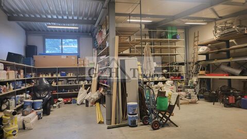   EN EXCLUSIVITE UN BATIMENT INDEPENDANT - 377 M² MANDRES LES ROSES 