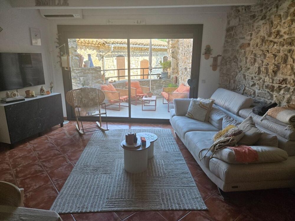 Très belle et agréable maison de village avec terrasse à LIOUC