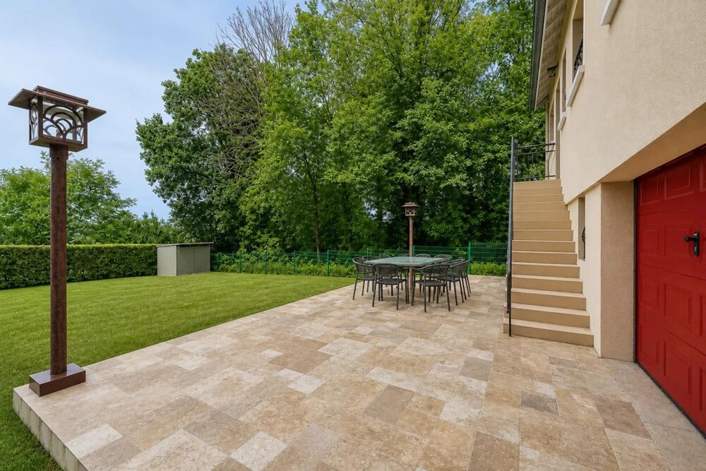 Maison familiale avec studio indépendant  178 m2  Chessy Bourg