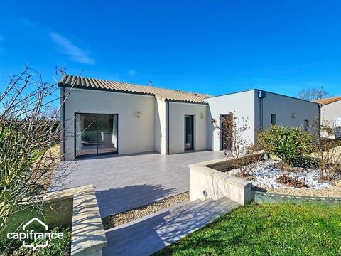   BOUSSAIS (79) � Maison de plain-pied 121 m�, 3 chambres et 3 garages sur 1 454 m� de terrain Maison - 6 pi�ce(s) - 121 m�