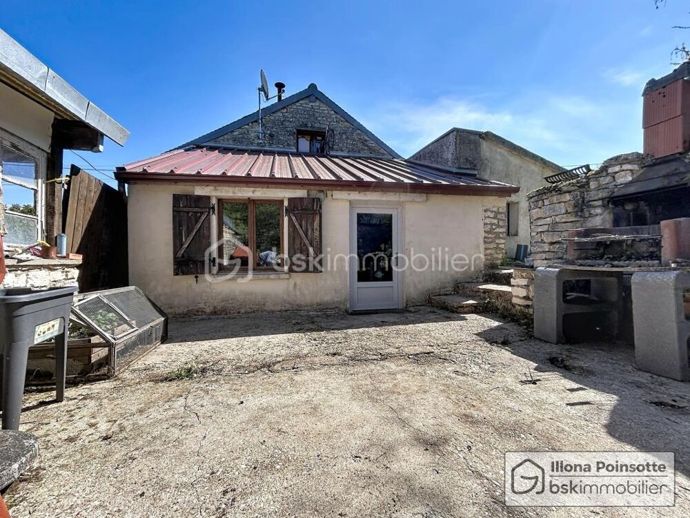 Maison avec terrasse, jardin et garage