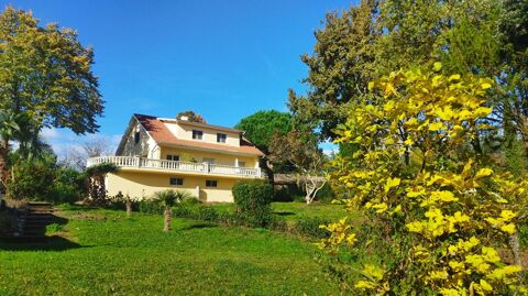   Spacieuse maison avec atelier, piscine et superbe potentiel sur un beau terrain Maison - 7 pi�ce(s) - 260 m�
