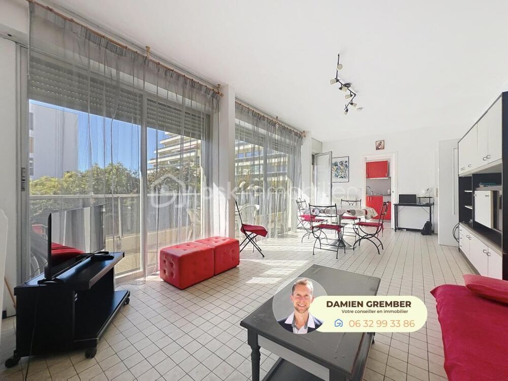 La Grande-Motte Centre  T4 traversant de 81 m² avec terrasse, cellier et piscine, plage à 200 m