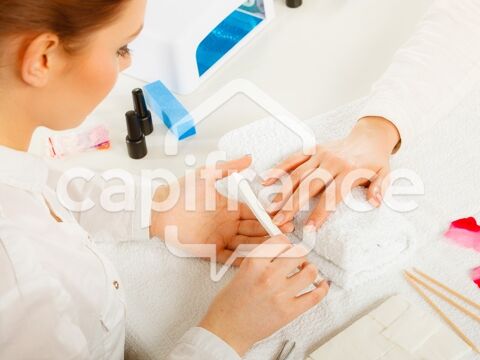Fonds de commerce à vendre ALBERTVILLE (73) - Nail bar, Esthétique, barbeur, coiffure -90 m² 165000 73200 Albertville