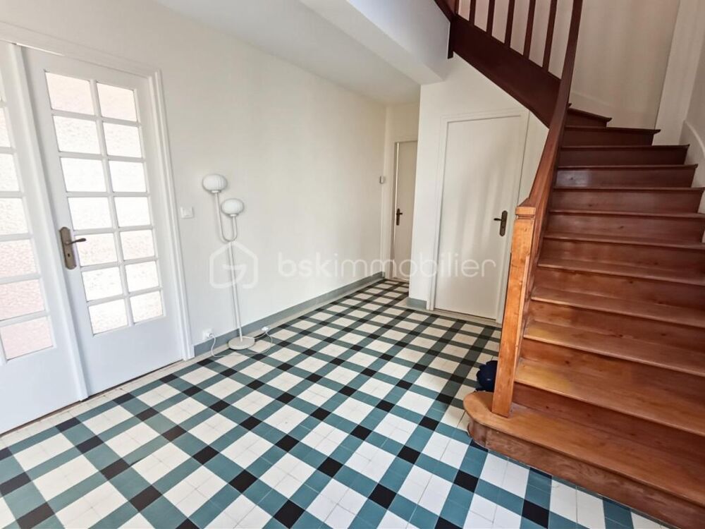 ? Maison Traditionnelle 156 m²  Sous-sol total 65 m²  Terrain 426 m²