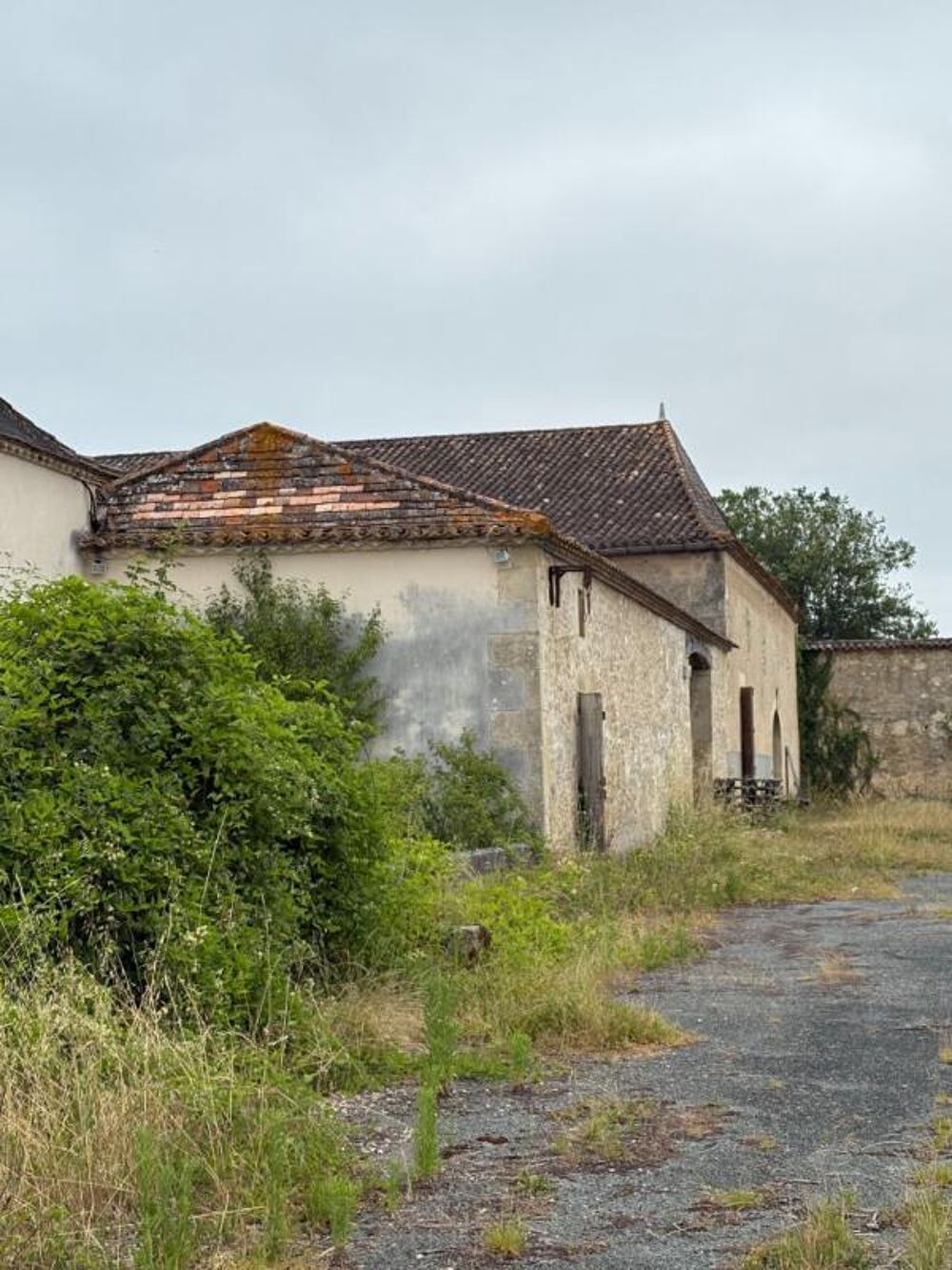 Vente Maison Château confidentiel à Massugas, dominant les côteaux, entre Pellegrue et Sauveterre de Guyenne Massugas