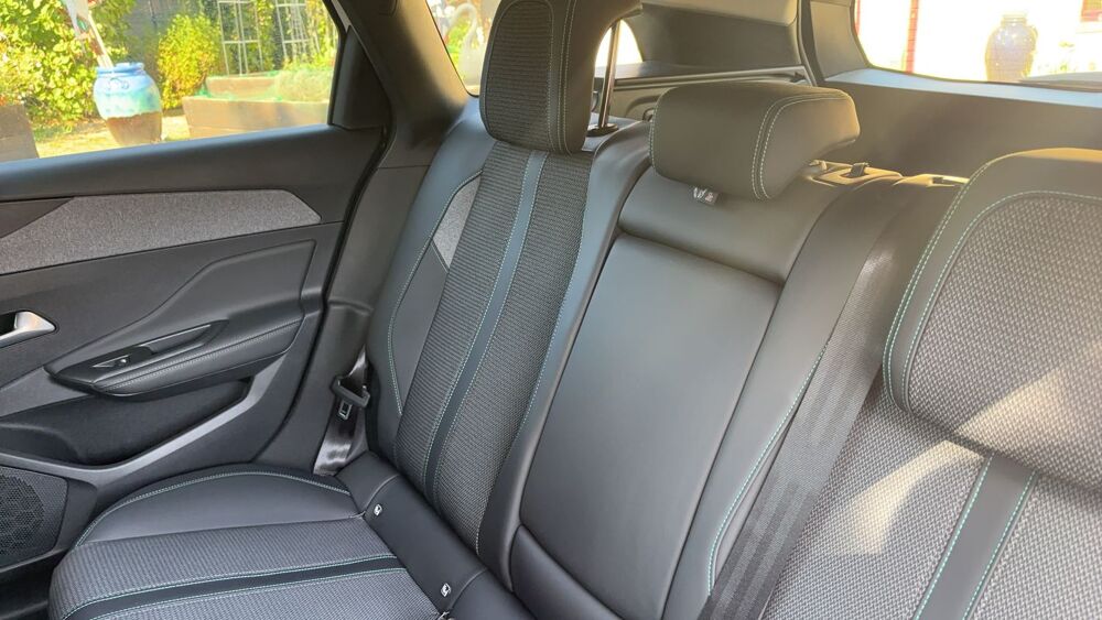 308 SW 1.6 THP PureTech 180 Hybrid e-EAT8 Allure Pack - Automatique 2022 occasion 27600 Gaillon