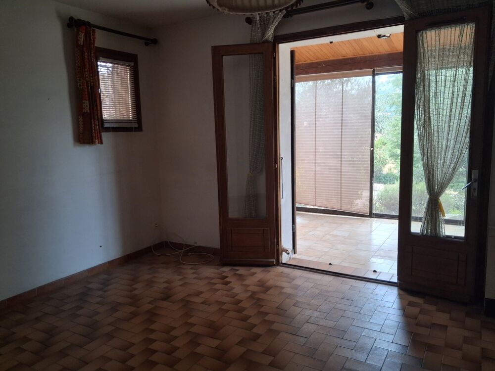 L'ESCALE  Maison individuelle avec véranda, garage et jardin arboré