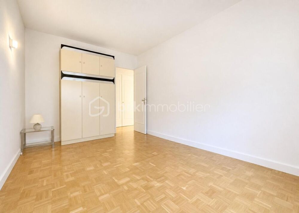 Appartement 2 pièces de 52 m² hypercentre refait à neuf et ensoleillé, avec parking et cave